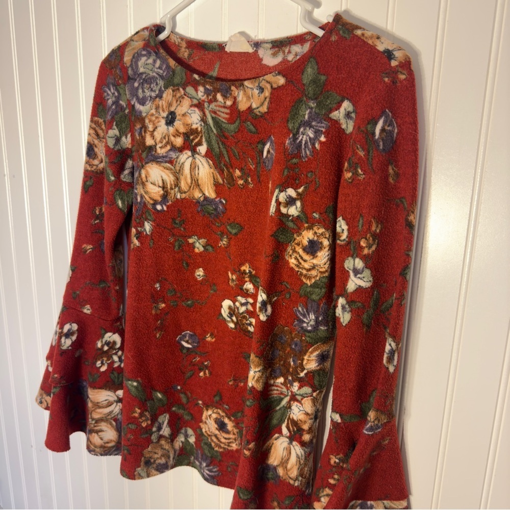 Women’s 143 Story by Line Up Floral Long Sleeve with Tiered Bell Sleeves - Picture 3 of 10